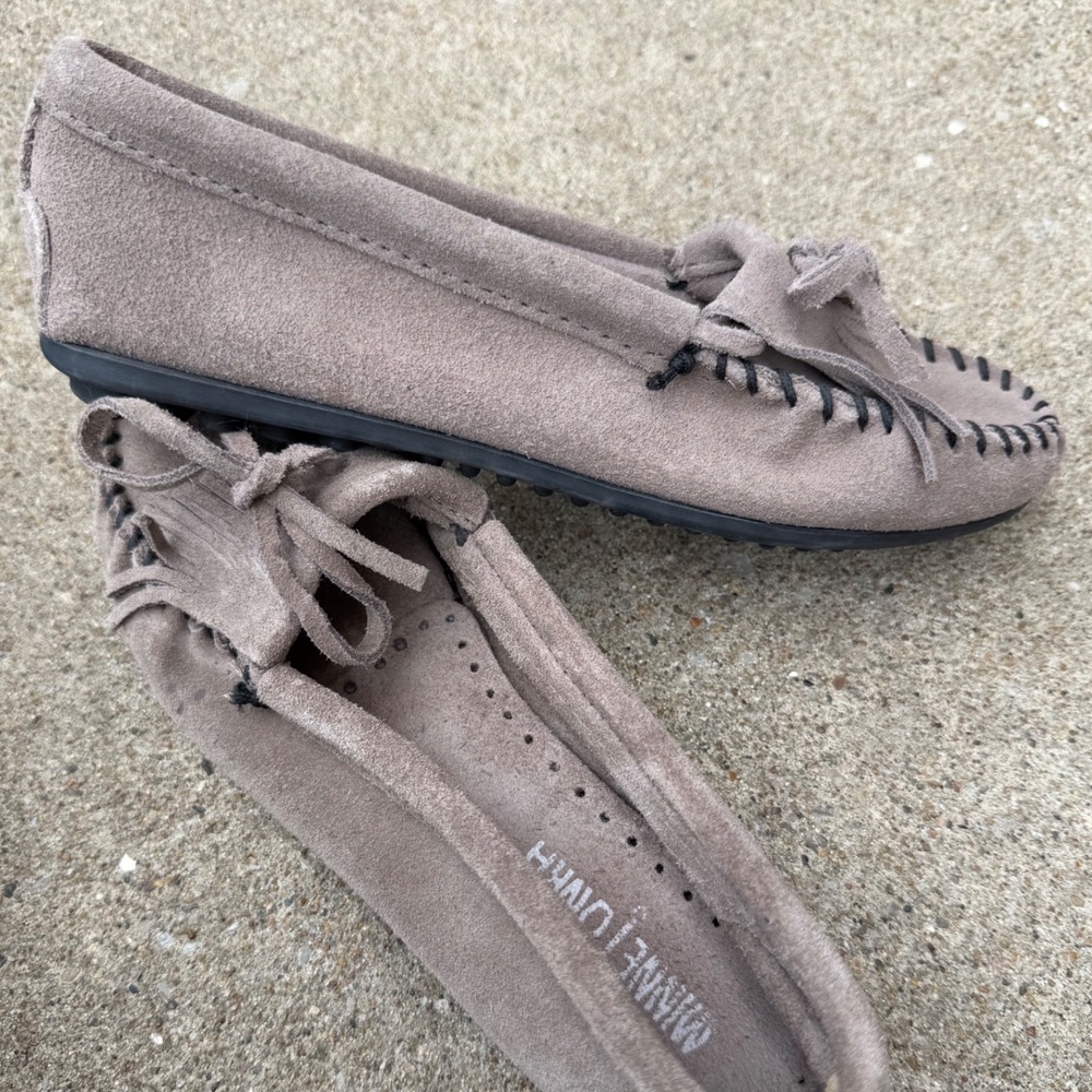 Minnetonka Kilty Suede Moc Grey Fringe Driving Moccasin Loafers 401T Womens 7 - Picture 9 of 9